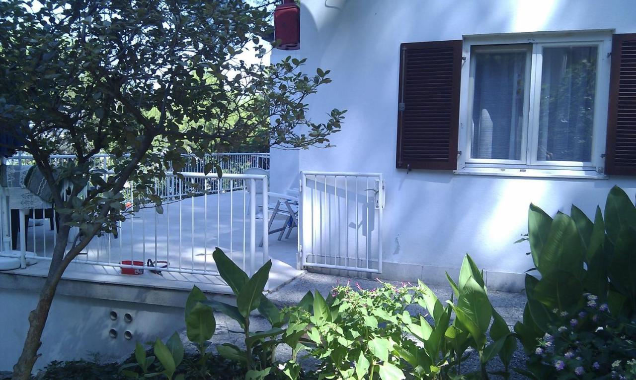 Apartman On The Beach - Nemira, Omis Apartment Exterior photo